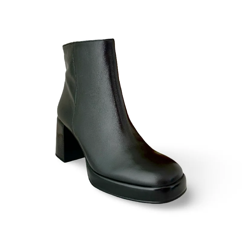 HI243031 Tokio Black Boot